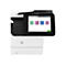 Ein weißer HP-Multifunktionsdrucker mit Touchscreen, auf dem verschiedene Funktionen wie Kopieren, Scannen, Drucken und Faxen angezeigt werden. Auf dem Bildschirm sind auch Informationen wie die Uhrzeit zu sehen. Der Drucker steht auf einem weißen Hint...