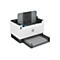 Ein weißer HP-Laserdrucker mit geöffnetem Papierfach und Deckel, Detailansicht.