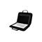 Schwarze Laptop-Hülle mit einem geöffneten, silbernen HP-Laptop. Der Laptop liegt in der Hülle, die einen Reißverschluss und einen Tragegriff hat.