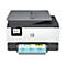 Ein weiÃŸer HP-Multifunktionsdrucker druckt ein Diagramm mit Statistiken aus. Auf dem Touchscreen werden Optionen angezeigt.
