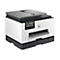 Ein weiß-grauer HP OfficeJet Pro Drucker mit Touchscreen-Bedienfeld. Der Drucker hat ein offenes Papierfach und das HP-Logo.