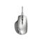 Silberne HP-Maus mit Kabel, Detailansicht. Auf der Oberseite befinden sich Tasten, ein Scrollrad und das HP-Logo.