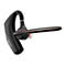 Schwarzes Mono-Bluetooth-Headset Poly Voyager mit roségoldenen Akzenten vor weißem Hintergrund.