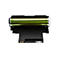 Tambour laser noir et vert sur fond blanc. Il y a des signes et un logo HP sur le tambour.