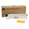 Ein HP Toner Collection Unit Kit. Es besteht aus einer braunen Pappschachtel und einer transparenten Kunststoff-Toner-Sammelbehälter mit schwarzem Verschluss und einem gelben Wischtuch.