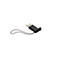 Ein schwarzer USB-Adapter mit silbernem USB-Stecker und einer schwarzen Schnur an einem weißen Hintergrund.