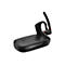 Schwarzes Bluetooth-Headset auf einer Ladestation. Das Headset hat ein Mikrofon, einen Ohrhörer und eine Steuereinheit.