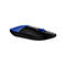 Drahtlose Computermaus in Schwarz und Blau vor weißem Hintergrund.
