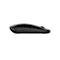 Schwarze Computermaus, seitlich abgebildet. Mit glänzender Oberfläche, Scrollrad und ergonomischer Form.