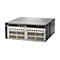 Un commutateur HPE Aruba noir. La face avant montre les ports et les voyants lumineux. Les lettres HPE Aruba sont sur le dessus.