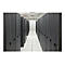Reihen von Server-Racks in einem Rechenzentrum. Graue Schränke säumen einen Flur mit weißen Fliesen. Über den Schränken sind Nummern zu sehen.