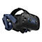 Schwarzes VR-Headset mit dunkelblauen Akzenten. Auf dem Headset steht 'VIVE'.