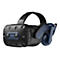 Schwarze VR-Brille mit blauem Akzent und Schriftzug "VIVE".