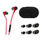 Rote In-Ear-Kopfhörer mit schwarzem Ladecase und verschiedenen Ohrstöpsel-Größen. Auf den Kopfhörern ist das HyperX-Logo zu sehen.