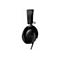 Schwarzes Gaming-Headset, Logo HyperX, Kabelanschluss.