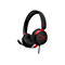 Vue détaillée d'un casque de jeu noir et rouge.