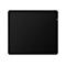 Tapis de souris noir avec coins arrondis et logo dans le coin droit.