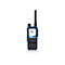 Blaues Hytera Funkgerät mit Antenne und Display vor weißem Hintergrund.