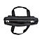 Schwarze Laptoptasche von oben geöffnet mit sichtbarem Laptopgehäuse und Anschlüssen.
