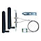 WLAN-Antennen-Set mit Slot-Blech, Kabeln und einer kleinen PCIe-Netzwerkkarte vor weißem Hintergrund.