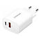 Weißes Ladegerät mit USB-C und USB-A Anschlüssen, Markenlogo Intenso, Stecker.