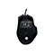 Unterseite einer schwarzen Gaming-Maus mit Sensor, Typenschild und QC-Pass-Aufkleber vor weißem Hintergrund.