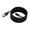 Câble USB-C noir enroulé ; connecteur USB-A à gauche.