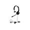 Casque noir sur fond blanc. Écouteur, microphone, câble avec connecteur USB et commande.