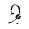 Schwarzes Headset mit rotem Akzent und Mikrofon, auf weiÃŸem Hintergrund. Kleiner Adapter daneben.