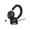 Schwarzer Jabra-Kopfhörer mit Ladestation und USB-Dongle. Das Jabra-Logo ist gut sichtbar.