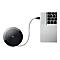 Haut-parleur Jabra noir, connecté à un ordinateur portable via un câble USB.