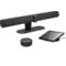 Videokonferenz-Set von Jabra: Soundbar mit Kamera, runder Lautsprecher und Touch-Controller auf weißem Hintergrund.