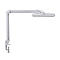 Lampe de bureau blanche avec bras articulé. Tête de lampe rectangulaire avec interrupteur marche/arrêt, fixée à une pince de table.