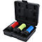 Une boîte à outils noire contenant trois douilles colorées. Rouge, jaune et bleu.