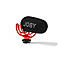 Microphone rouge avec protection en mousse noire et impression 'JOBY'.