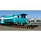 Turquoise trein staat op een zwart spoor. Blauwe lucht op de achtergrond.