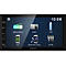 Ein Autoradio mit Touchscreen zeigt verschiedene Funktionen: Digitalradio, Radio, USB, Telefon, Bluetooth-Audio und AV-IN.