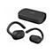 Schwarze JVC In-Ear-Kopfhörer mit Ohrbügeln und passendes Lade-Etui auf weißem Hintergrund.