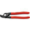 Rode en zwarte draadknippers van het merk KNIPEX. Productinformatie staat op de handvatten.