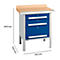 Blau-grauer Werkbanktisch mit drei Schubladen. Arbeitsplatte aus Holz. Abmessungen: 840 x 700 x 750 mm.