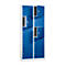 Een blauwe locker met acht deuren, waarvan sommige open zijn. De deuren zijn blauw, het frame wit.