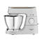 Weiße Kenwood Titanium Chef Baker Küchenmaschine mit Edelstahlschüssel vor weißem Hintergrund.