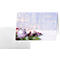 Kerstkaart met decoratie en envelop. Opschrift: Vrolijk Kerstfeest.