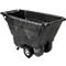 Zwarte rolcontainer. Grote, rechthoekige bak met uitsparingen en twee grote en twee kleine wielen.