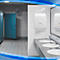 Openbaar toilet: blauwe cabinedeuren, wastafels met spiegel, papieren handdoekdispenser.
