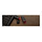 Deux clÃ©s USB avec anneau rouge et capuchon noir sont posÃ©es sur une planche de bois Ã  cÃ´tÃ© d'un clavier d'ordinateur portable.