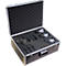 Valise noire avec talkies-walkies, accessoires et rembourrage en mousse.