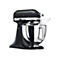 Schwarze KitchenAid Artisan Küchenmaschine mit Edelstahlschüssel vor weißem Hintergrund.