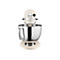 Cremefarbene KitchenAid Küchenmaschine mit glänzender Edelstahlschüssel vor weißem Hintergrund.