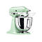 Hellgrüne KitchenAid Artisan Küchenmaschine mit Edelstahlschüssel vor weißem Hintergrund.